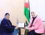 وزيرة التنمية الاجتماعية تكرم الفائزة بجائزة المرأة العربية عدلة الطويسي