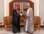 سلطان عُمان يمنح السفير السعودي وسام النعمان