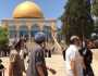 قطعان الصهاينة يقتحمون باحات المسجد الأقصى بحماية قوات العدو