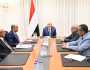 خلال لقائه رئيس الوزراء ومحافظ البنك.. العليمي يشدد على إيصال كافة الإيرادات لحسابات الدولة