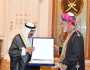 جلالة السلطان وأمير الكويت يتبادلان الأوسمة .. ومأدبة عشاء على شرف الشيخ مشعل