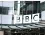 أكثر من 100 موظف لدى الإذاعة البريطانية يتهمونها بالتحيز لصالح “إسرائيل”