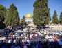 عشرات آلاف الفلسطينيين يؤدون صلاة الجمعة في المسجد الأقصى المبارك
