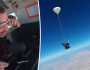 أحمد السقا يقفز من الطائرة: “السعادة لو عايزاك هاتجيلك”