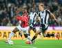 ميلان يستعيد نغمة الفوز وينعش آماله الضئيلة ببطاقة أوروبية