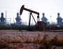 النفط يرتفع بفعل مخاوف جيوسياسية ونزول الدولار