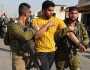 الاحتلال يعتقل عشرات الفلسطينيين في الضفة الغربية