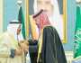 ولي العهد يُقلد أمير الكويت قلادة الملك عبدالعزيز