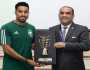 الدوسري يتسلم درع المشاركة في كأس آسيا 2023