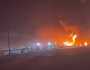 حريق ضخم يلتهم مستودعات وصهاريج نقل نفط بالعراق .. فيديو