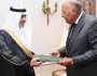 سفير المملكة لدي مصر يسلم أوراق اعتماده لوزير الخارجية المصري .. صور