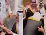 العريس الأمير أحمد بن سلطان يُقبل أيادي إخوانه الكبار .. فيديو