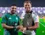 رينارد يشارك الدوسري لحظة التتويج بجائزة هداف بطولة النخبة خلال مران المنتخب