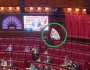 نائب إيطالي يثير الجدل بظهوره بزي شبح داخل البرلمان .. فيديو