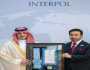 منح الأمير عبدالعزيز بن سعود وسام الإنتربول من الطبقة العليا