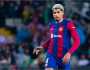 برشلونة يعلن خضوع مدافعه أراوخو لعملية جراحية