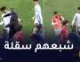 بالفيديو.. مدرب الخضر يصفع لاعبيه لتهدئتهم بعد مشاحنات مع التونسيين