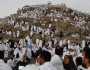 ضيوف الرحمن يؤدون ركن الحج الأعظم على صعيد عرفات