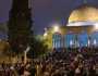 آلاف الفلسطينيين يؤدون صلاة الفجر في المسجد الأقصى