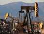 مال واعمال النفط يستقر بدعم من مخاوف الإمدادات
