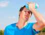 بعد تجاوز درجات الحرارة 45.. كيف تحمي نفسك من أضرار الطقس الحار؟