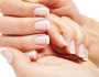 أهمها الليمون وزيت الزيتون.. طريقة تطويل الأظافر بوصفات طبيعية مرأة