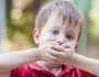 اعرفى أسباب انتشار رائحة الفم الكريهة عند طفلك