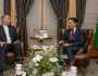 وزير الخارجية يلتقي نظيره الإيراني ويناقشان تعزيز العلاقات الثنائية