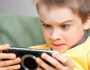 خبراء: الأجهزة الإلكترونية تحفز مظاهر الهستيريا لدى الأطفال