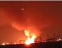 اندلاع حريق كبير في حقل نفطي كويتي قريب من الحدود العراقية (فيديو)
