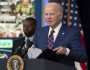 بايدن في موقف محرج جديد بسبب نسيانه لتوجيهات تلقاها قبل خطابه (فيديو)