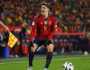 مدرب برشلونة يختبر لاعبا عربيا لحل أزمة غافي