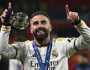 لحظة احتفال كارفاخال بالكأس مع والده في فوز ريال مدريد بدوري أبطال أوروبا