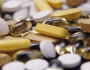 دراسة مفاجئة تدحض علاقة مكملات الفيتامينات اليومية بطول العمر